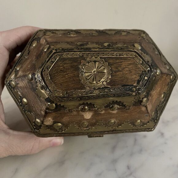 RARE VINTAGE HANDMADE BRASS IRON FITTED SOLID WOODEN CASH JEWELRY BOX Bedside - Picture 2 of 6